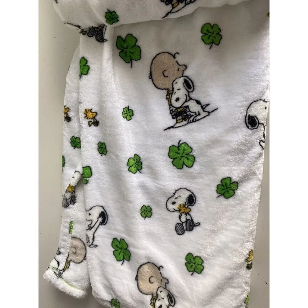Peanuts Snoopy Charlie‎ Brown St Patricks Day Shamrock Plush Throw Blanket Soft